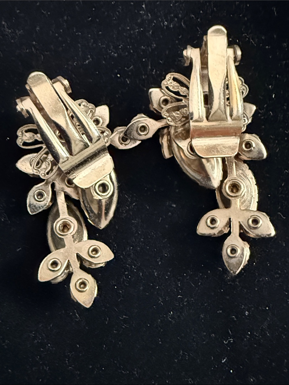 Vintage Green Crystal Floral Brooch and Earrings Set - Picture 4 of 8